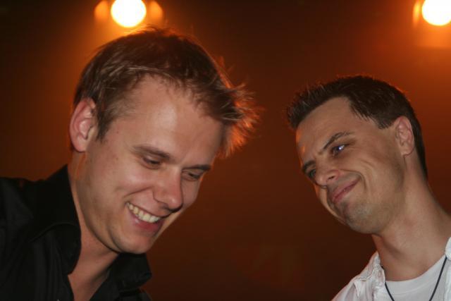 Постер Armin van Buuren - A State of Trance Episode 374 375 - 320 кб-с Armin van Buuren - A State of Trance Episode 374 375 - 320 кб-с